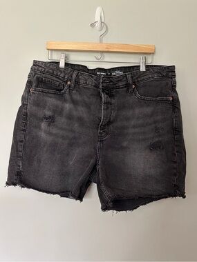 Old Navy Washed Black Distressed 5-inch inseam Women’s Shorts, size 18